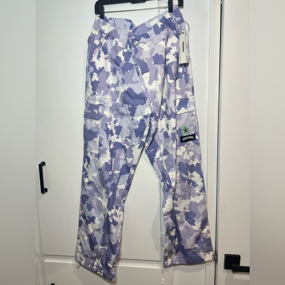 UNKNOWN LONDON / All Over Camo Graphic Cargo Pants - Picture 6 of 7